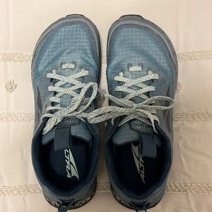 Altra women’s running shoes- like NEW only worn once!